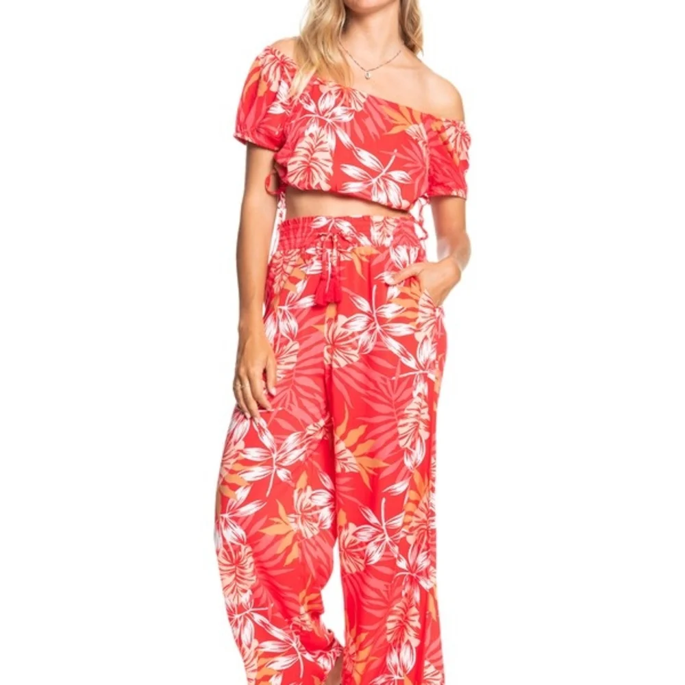 Roxy Red Ruched Crop T-Shirt - Picture 3 of 6